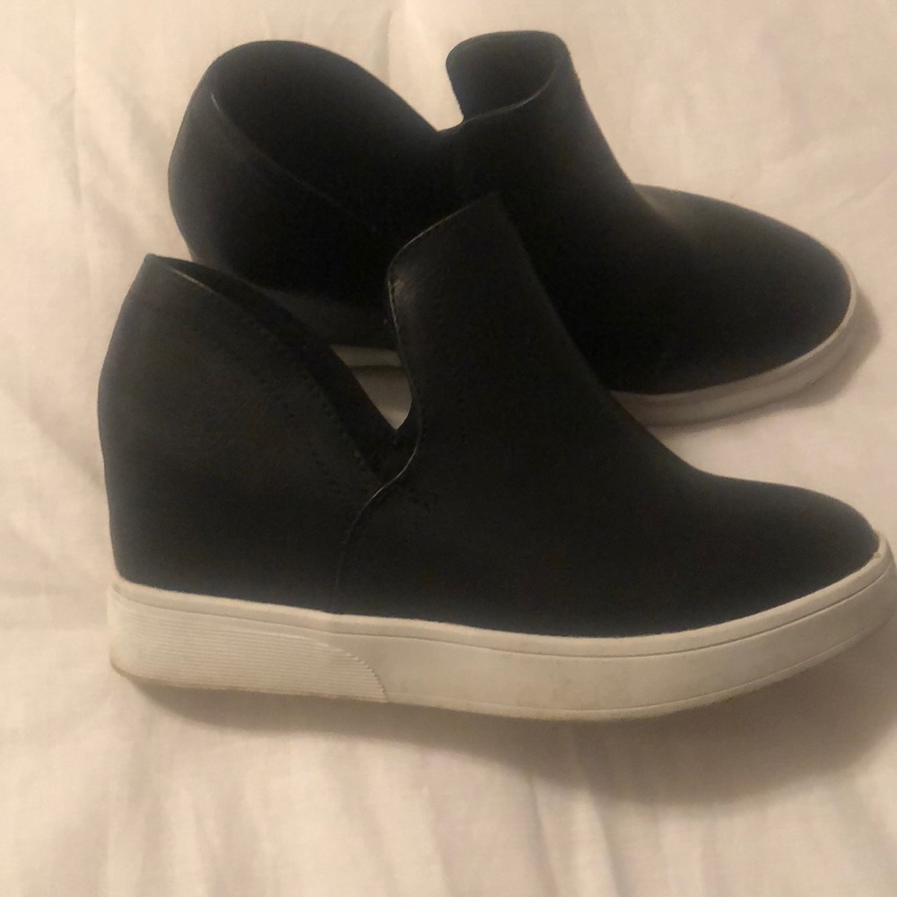 Wedge heel tennis shoes